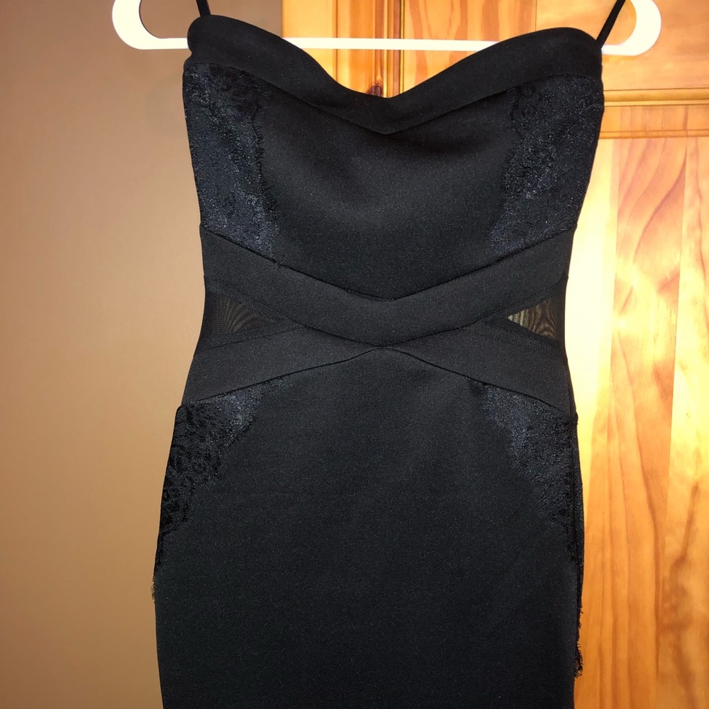 STRAPLESS BLACK DRESS WITH LACE AND MESH ACCENTS